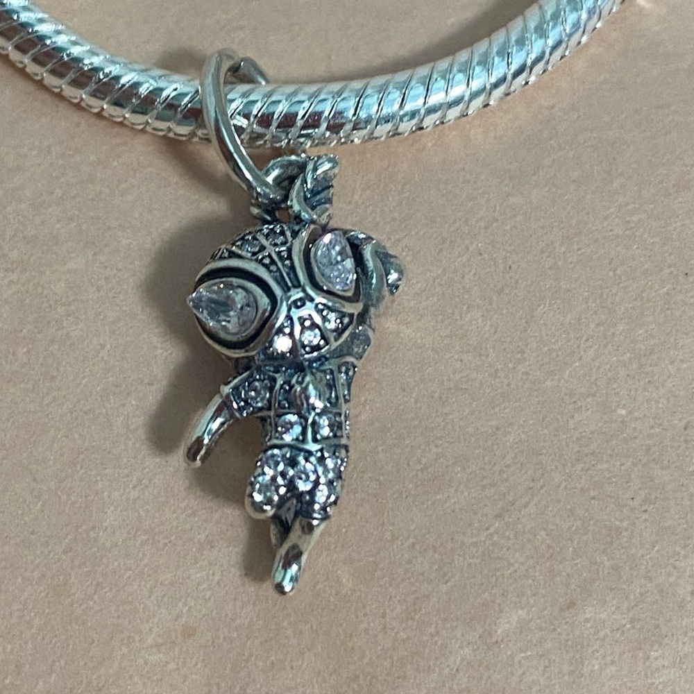 Pandora Marvel Spider-Man Pavé Charm - Picture 3 of 7